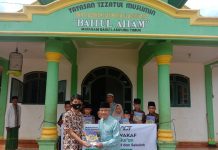 ACT Lampung Beri Bingkisan Kasih Sayang untuk Guru Ngaji di Hari Ibu