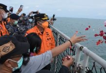 Prosesi Tabur Bunga Di Iringi Isak Tangis Keluarga Korban Sriwijaya Air SJ-182
