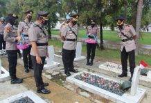 Polda Lampung Lakukan Ziarah ke Makam Pahlawan Memperingati HUT Bhayangkara ke-75