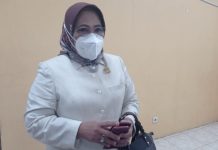 Aprilliati : Stop Belanja Berlebihan
