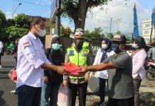 Ratusan Nasi Kotak di Bagikan PWI, IKWI dan Polda Lampung
