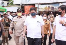 Menko Perekonomian RI, Airlangga Hartarto Operasi Pasar di Bandarlampung