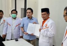 PKS Serahkan SK Rekomendasi ke Ardian Saputra Calon Wabup Lampura