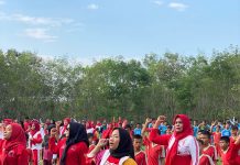 Lesty Meriahkan HUT RI Ke-77 Senam SICITA Bersama Masyarakat Desa Bulok