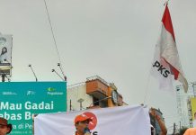 PKS Bandar Lampung Gelar Flashmob Tolak Kenaikan BBM
