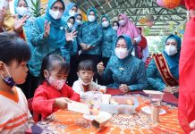 TP PKK Provinsi Lampung Lakukan Pembinaan dan Serahkan Bantuan di Kota Metro