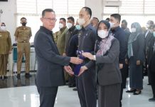 Sekdaprov Lantik dan Mengambil Sumpah Jabatan 52 PNS
