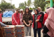 Sigap Lesty Putri Utami Berikan 1000 Paket Sembako dan Bantal untuk Warga Terdampak Banjir