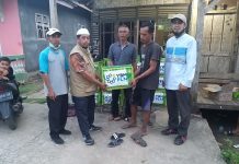 Yayasan Baitul Maal PLN Serahkan Puluhan Paket Sembako Bantu Korban Banjir di Lampung Selatan