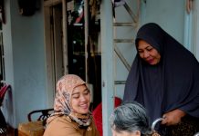 Wagub Chusnunia Beri Bantuan Kursi Roda di Kemiling