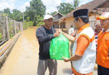 Ketua DPW PKS Kunjungi Korban Banjir Lampung Utara