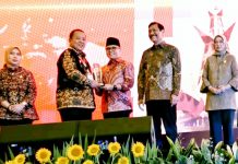 Gubernur Lampung Terima Penghargaan Digital Government Award