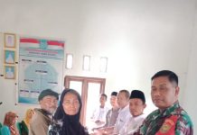 Widodo Pejabat Pemerintah Kampung Dewa Agung Salurkan BLT DD untuk 21 Keluarga Penerima Manfaat