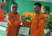 Dapat Ilmu dari Kepemimpinan AHY, DRB Terima Penghargaan Basarnas