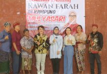 Condrowati Bersama Farah Berikan Bantuan ke Umat Hindu di Way Kanan