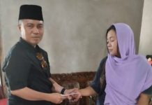 PWDPI Lampung Berikan Santunan Atas Wafatnya Salah Satu Tokoh Pemimpin Terbaik di Pringsewu