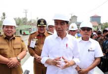 Gubernur Dampingi Presiden Jokowi Tinjau Jalan di Lamteng