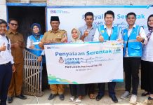 Persembahan Hari Listrik Nasional Ke-78, PLN Berikan Listrik Gratis 27 Keluarga Kurang Mampu di Lampung