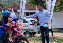 TKD Prabowo-Gibran Kabupaten Pesawaran Bagikan Makan Siang dan Susu Gratis