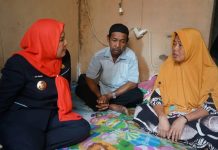 Walikota Eva Dwiana Kunjungi Keluarga Anak Tenggelam di Pesisir Laut