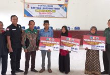 Kepala Kampung Panca Mulia Kecamatan Banjar Baru Bagikan BLT untuk 24 KPM