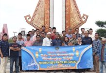 PWI Tuba Berbagi Takjil dan Santunan Anak Yatim