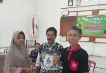 Kepalo Tiyuh Tunas Asri Salurkan BLT Tahap 1 Bagi Warga Kurang Mampu