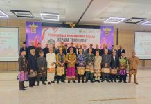 Beri Penghargaan, Musa Ahmad Harapkan Peran Tokoh Adat untuk Membangun Lamteng