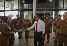 Pj. Gubernur Samsudin Didampingi Sekdaprov Fahrizal dan Jajaran Pejabat Tinggi Pratama Kunjungi DPRD Lampung
