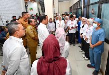Pj. Gubernur Samsudin Dampingi Presiden Joko Widodo Kunjungi RSUD dr. H. Bob Bazar