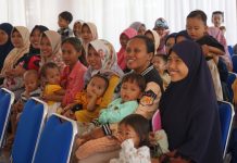Ratusan Warga Jember Terima Bantuan Penanganan Stunting dari Program TJSL PTPN I Regional 4