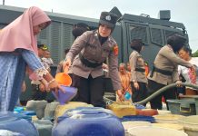 HUT Polwan Ke-76, Polresta Bandar Lampung Salurkan Bantuan Air Bersih