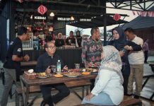 Pj. Gubernur Samsudin dan Ibu Maidawati Kunjungi Sekolah Kopi di Lambar