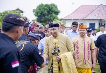 Mirza Terima Gelar Kehormatan Ksatria Shri Nata Buana
