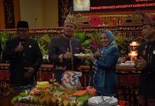 Semarak HUT Ke-33, DPRD Lampung Barat Gelar Rapat Paripurna Dengan Pidato Pj. Bupati