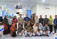 Sri Pamela Group Berikan Cenderamata sebagai Apresiasi kepada Pasien