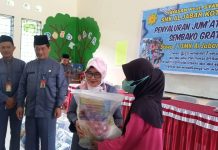 SMK Al Jabar Batam Bagikan Sembako Gratis