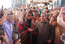 Ketua MPR Sumbang Rp250 Juta Hasil Lelang Sapi untuk Korban Erupsi Gunung Lewotobi Laki-laki
