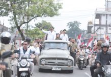 Masyarakat Sukacita Sambut Bupati Rudy dan Wabup Ade Masyarakat Sukacita Sambut Bupati Rudy dan Wabup Ade