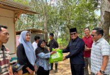 Region Head PTPN I Reg.7 “Nyangking” Sembako untuk Penyadap Bergen