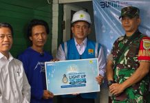 Gapai Berkah di Bulan Ramadan, Donasi Pegawai PLN UID Lampung Nyalakan Sambungan Listrik Gratis