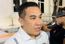 Berkemeja Putih, Dendi Keluar dari Ruang Penyidik Kejati Lampung
