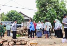 Bupati Tinjau Dampak Puting Beliung di Tegineneng