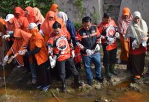 Milad ke-24, PKS Bandar Lampung Ajak Warga Jaga Lingkungan Lewat Tebar Eco Enzyme