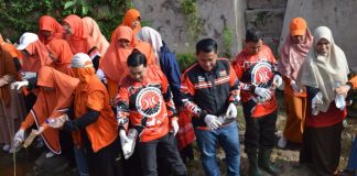 Milad ke-24, PKS Bandar Lampung Ajak Warga Jaga Lingkungan Lewat Tebar Eco Enzyme