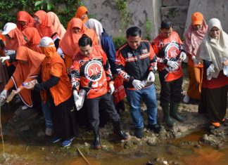 Milad ke-24, PKS Bandar Lampung Ajak Warga Jaga Lingkungan Lewat Tebar Eco Enzyme